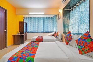 Egyptian cotton sheets, premium bedding, in-room safe, free WiFi