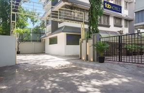 Property entrance - FabHotel Kohinoor Residency I (Pune)