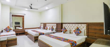 Egyptian cotton sheets, premium bedding, in-room safe, free WiFi