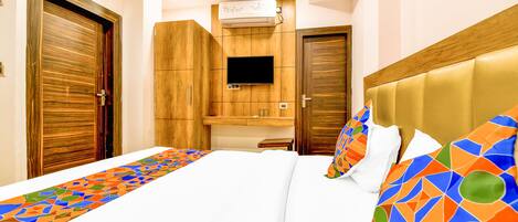 Egyptian cotton sheets, premium bedding, in-room safe, free WiFi