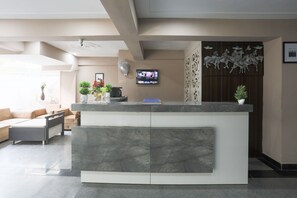 Egyptian cotton sheets, premium bedding, in-room safe, free WiFi - Fabhotel Bliss Premium (Gurugram)