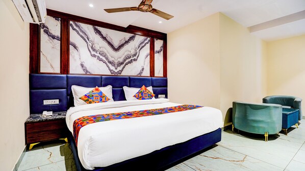 Luxury Suite | Egyptian cotton sheets, premium bedding, in-room safe, free WiFi - Fabhotel Prime D2 (New Delhi)