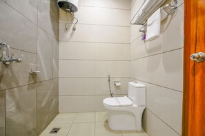 Shower, rainfall showerhead, free toiletries, towels - Fabhotel Prime Victoria Regency (Mohali)