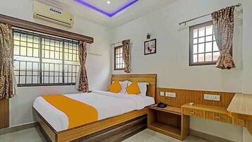 Egyptian cotton sheets, premium bedding, in-room safe, free WiFi