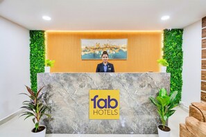 Quầy tiếp tân