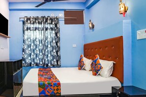 Egyptian cotton sheets, premium bedding, in-room safe, free WiFi - Fabexpress Fauji Guest House (Faizabad)