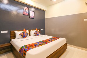 Egyptian cotton sheets, premium bedding, in-room safe, free WiFi - FabHotel Starhood (Hyderabad)
