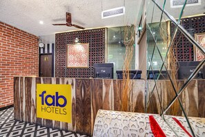 Reception - Fabhotel Chs (Varanasi)