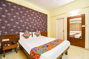 Egyptian cotton sheets, premium bedding, in-room safe, free WiFi - FabHotel Prime Yash Residency (Mawal)