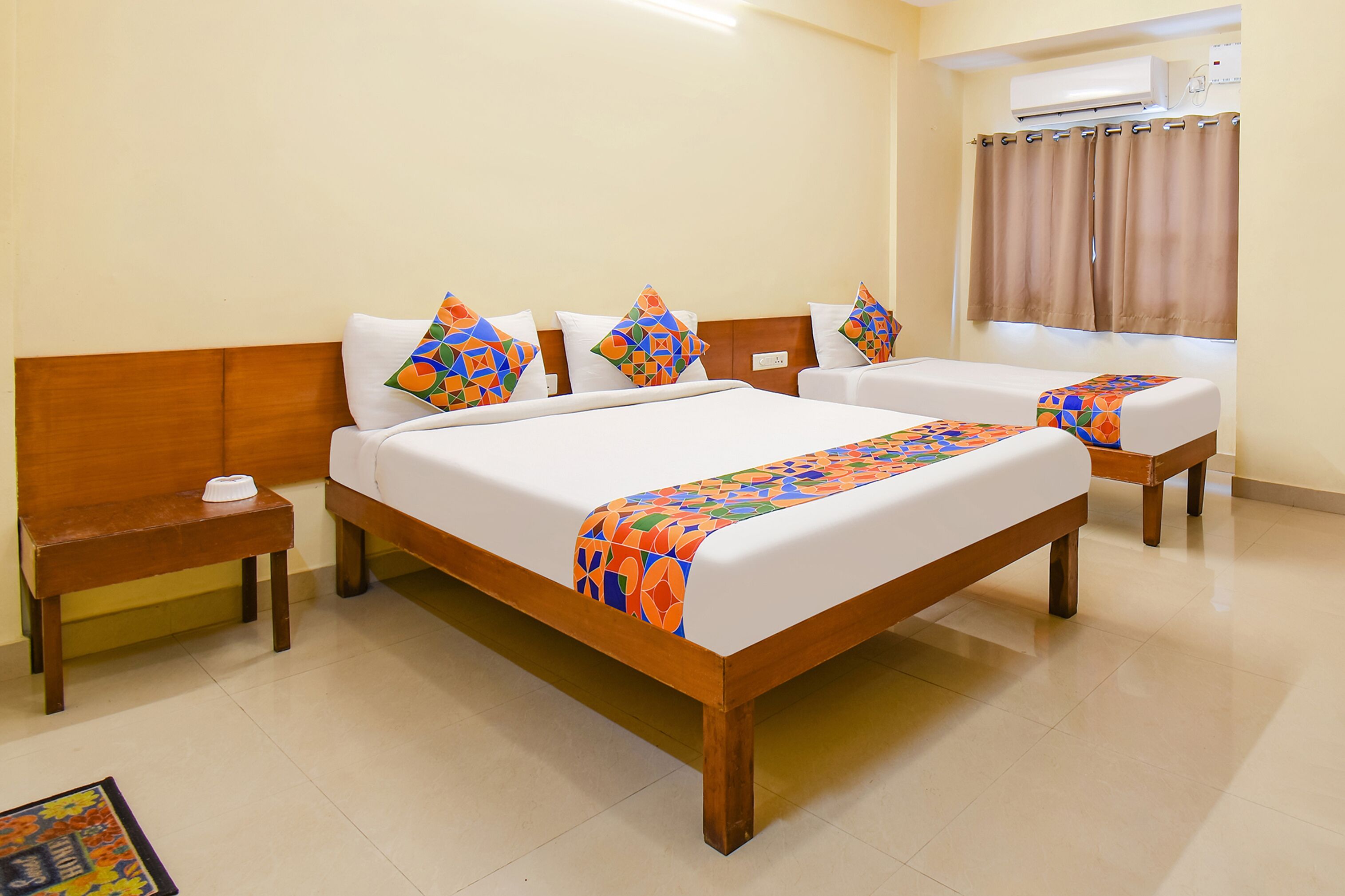 Egyptian cotton sheets, premium bedding, in-room safe, free WiFi