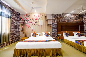 Familiekamer | Lakens van Egyptisch katoen, luxe beddengoed, een kluis op de kamer