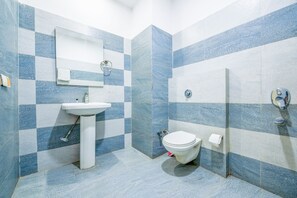 Deluxe Room | Bathroom - FabHotel The Mirage (Ludhiana)