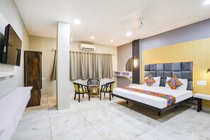 ラグジュアリー ルーム | エジプト綿のシーツ、高級寝具、セーフティボックス (室内)、WiFi (無料)