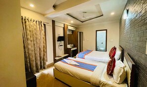Egyptian cotton sheets, premium bedding, in-room safe, free WiFi