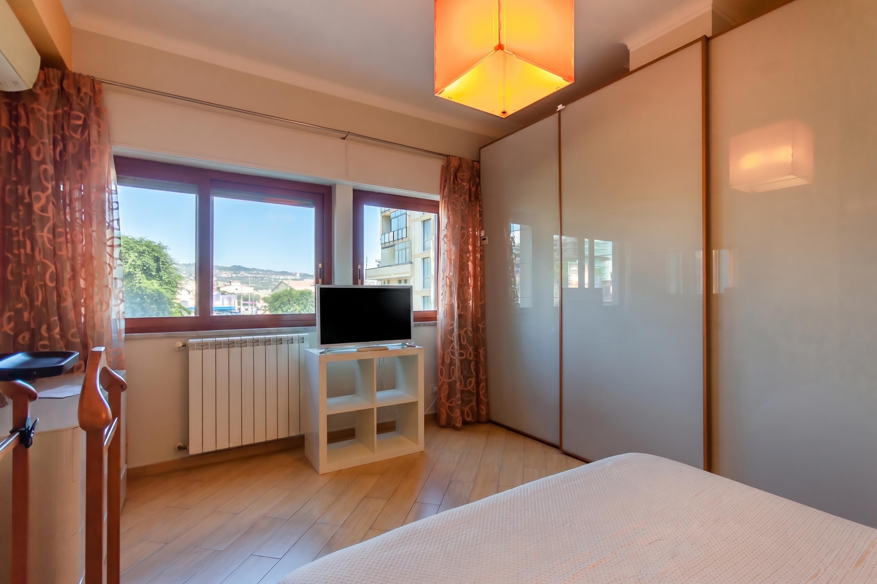 2 slaapkamers, een strijkplank/strijkijzer, gratis wifi, beddengoed