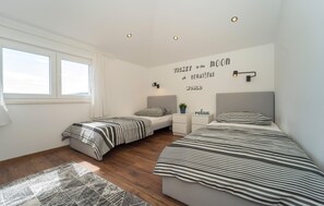 2 Schlafzimmer, Reisekinderbett, kostenloses WLAN, Bettwäsche