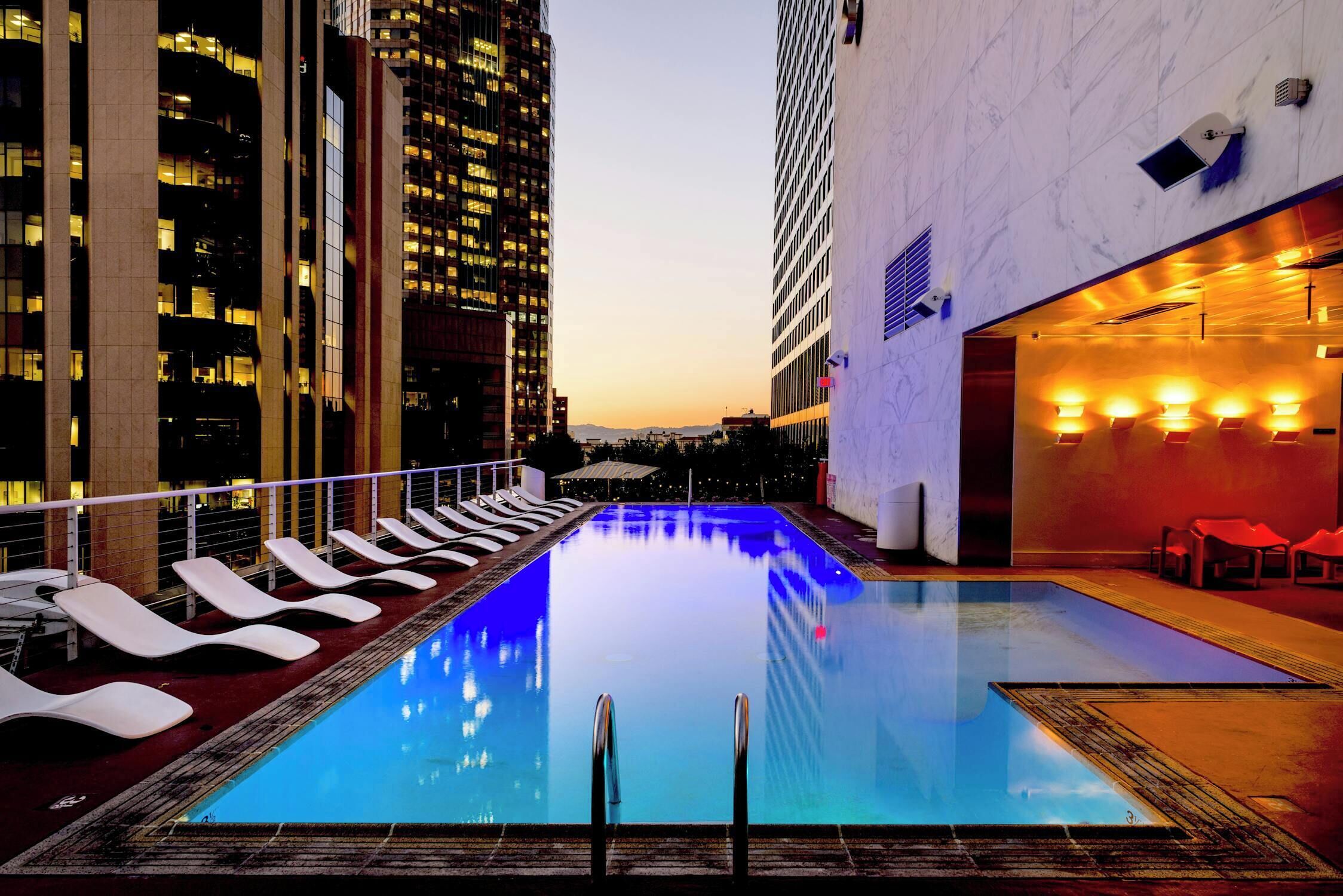 室内游泳池，恒温泳池