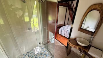 Toallas, jabón, papel de baño