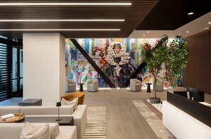 Lobby - Welcoming Wynwood 2BR w/ Gym & Roof Pool, nr Midtown, by Blueground (Miami)