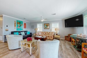 TV - Dog-friendly duplex with large yard, furnished deck, patio & beach gear (Gulf Shores)