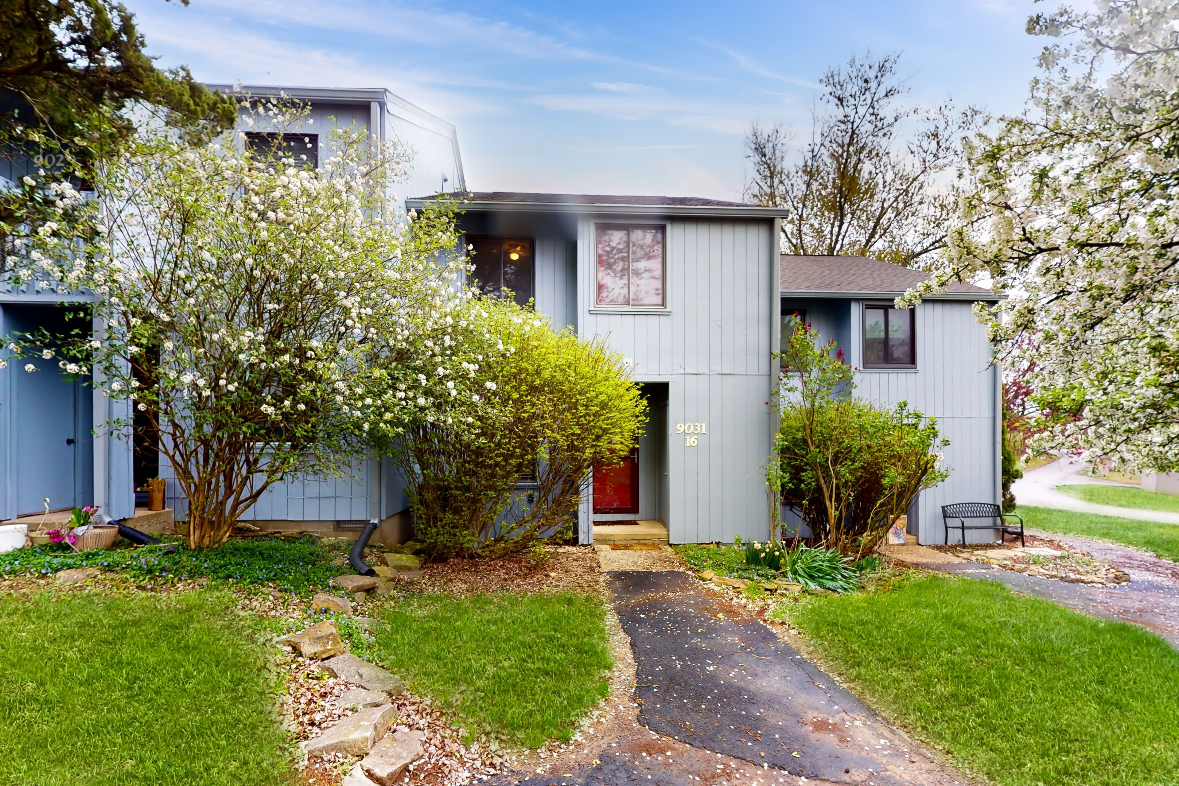 Dog-friendly golf-view townhouse pool, fireplace, golf on-site, pickleball, gym