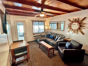 Smart TV, table tennis