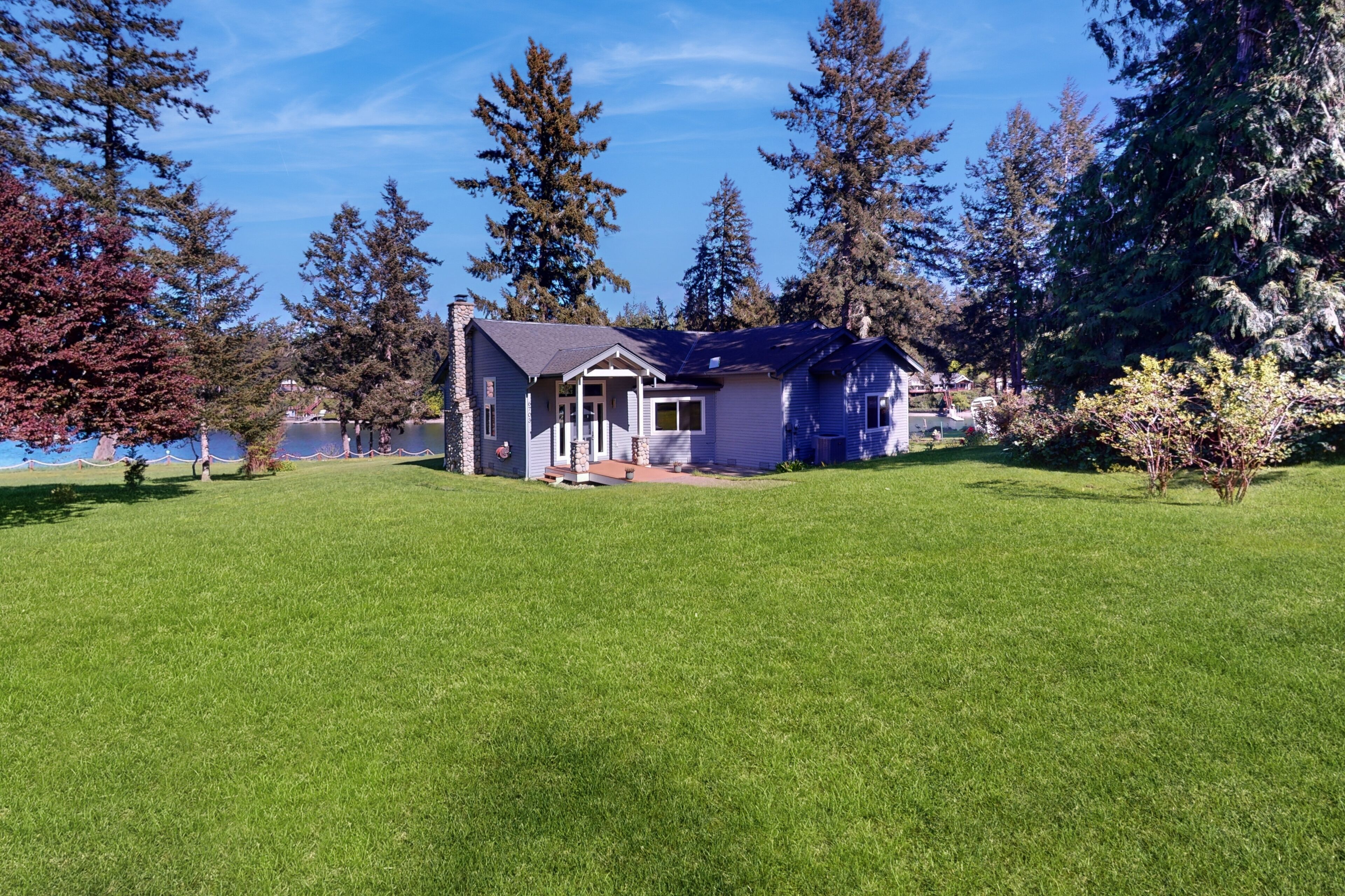 Waterfront dream with beach access, amazing bay view & secluded location