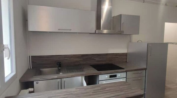 雪櫃、微波爐、焗爐、咖啡機/沖茶器