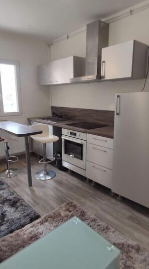 雪櫃、微波爐、焗爐、咖啡機/沖茶器