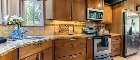 Refrigerador, microondas, horno, placa de cocina