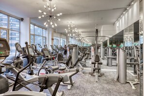 Fitness facility - Cool Hell's Kitchen 1BR w/ Gym, W/D & Elev, nr Pier 86, by Blueground (Midtown)