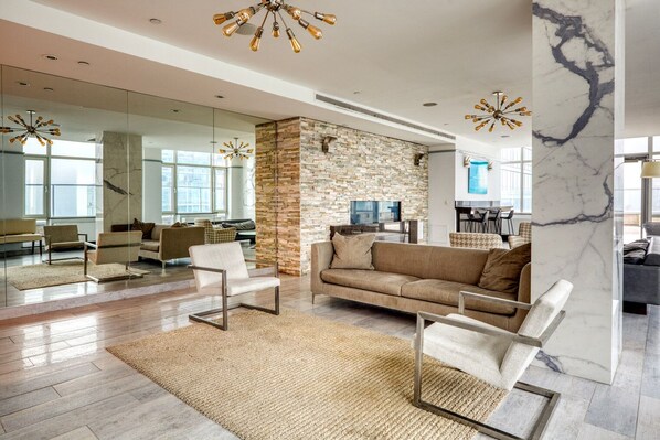 TV, stereo - Cool Hell's Kitchen 1BR w/ Gym, W/D & Elev, nr Pier 86, by Blueground (Midtown)