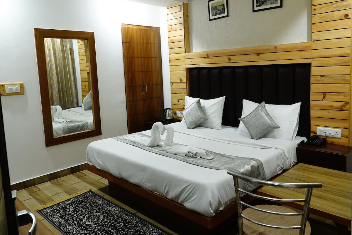 Camera Deluxe, vista valle | 1 camera, una scrivania, Wi-Fi gratuito, lenzuola