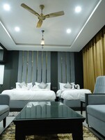 Suíte júnior, 1 cama King, vista para o vale | Escrivaninha, Wi-Fi de cortesia, roupa de cama