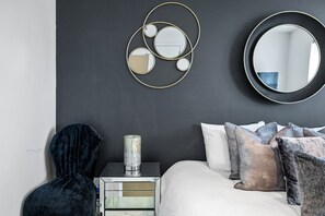 4 bedrooms, iron/ironing board, travel cot, WiFi - Experience Luxury Villa at Allevo Homes (Davenport)
