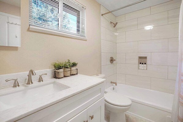 Shower, hair dryer, towels, shampoo