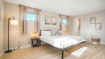 5 عدّة غرف نوم ومكتب ومكواة/لوح كي وسرير سفر