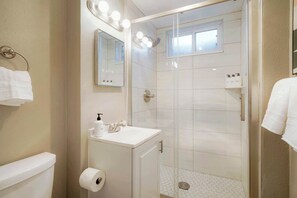 Shower, hair dryer, towels, shampoo