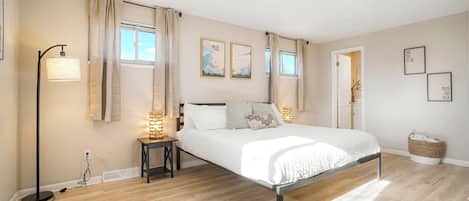 5 bedrooms, desk, iron/ironing board, travel crib