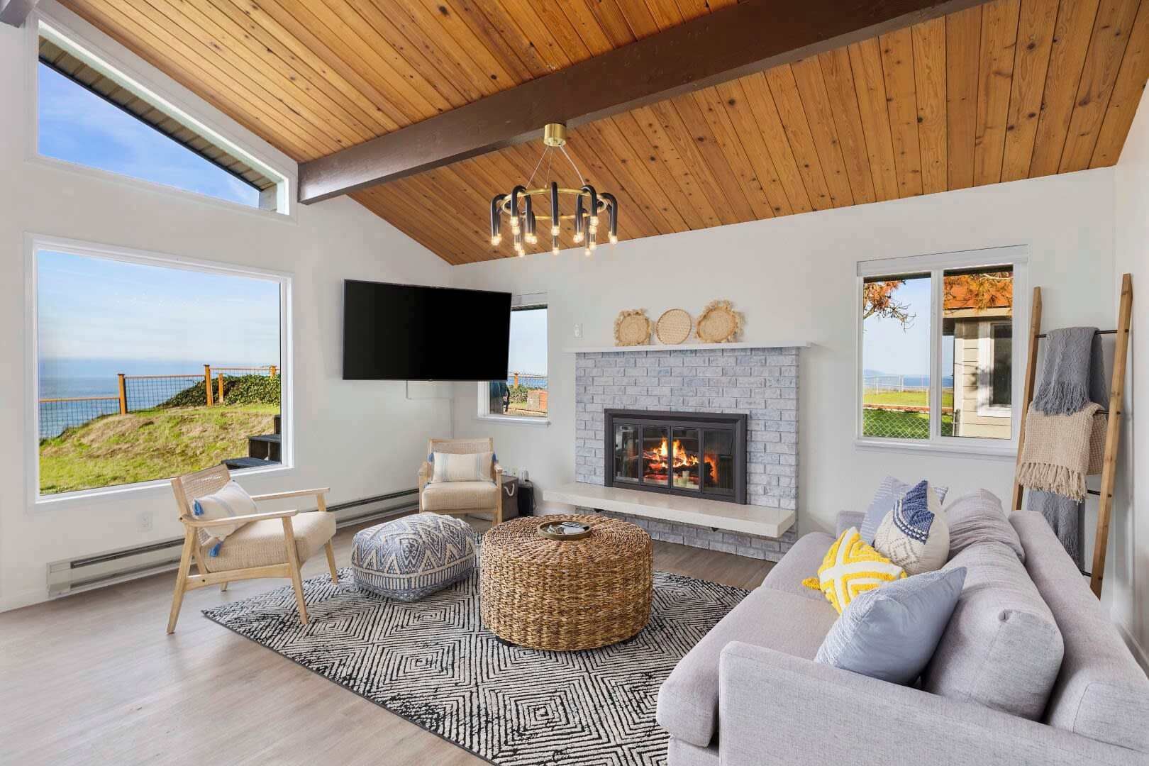 TV, fireplace, offices