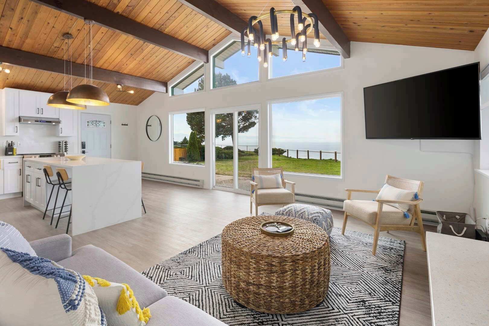 Télévision, cheminée, espaces bureaux