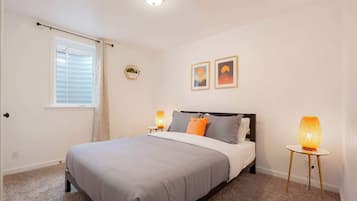 4 bedrooms, desk, iron/ironing board, travel cot