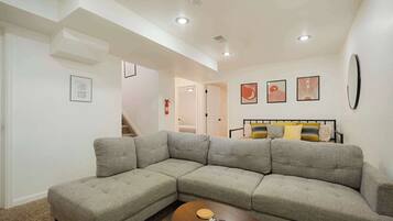 Fernseher, Kamin, Arbeitsbereiche