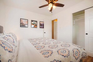 4 bedrooms, desk, iron/ironing board, travel crib - Cozy Getaway Retreat 4BR At Northglenn (Northglenn)