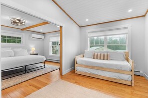 2 slaapkamers, een strijkplank/strijkijzer, gratis wifi, beddengoed