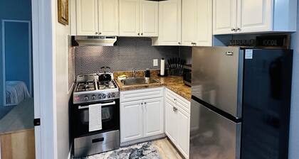 Ocean Block Oasis: 2-Bed Condo - 5th House from the Beach