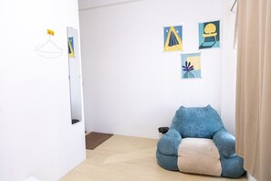 Queen Room | Soundproofing, free WiFi - Transit Donmueang Airport Hostel (Bangkok)