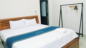 Decoración personalizada, muebles diferentes, escritorio y wifi gratis