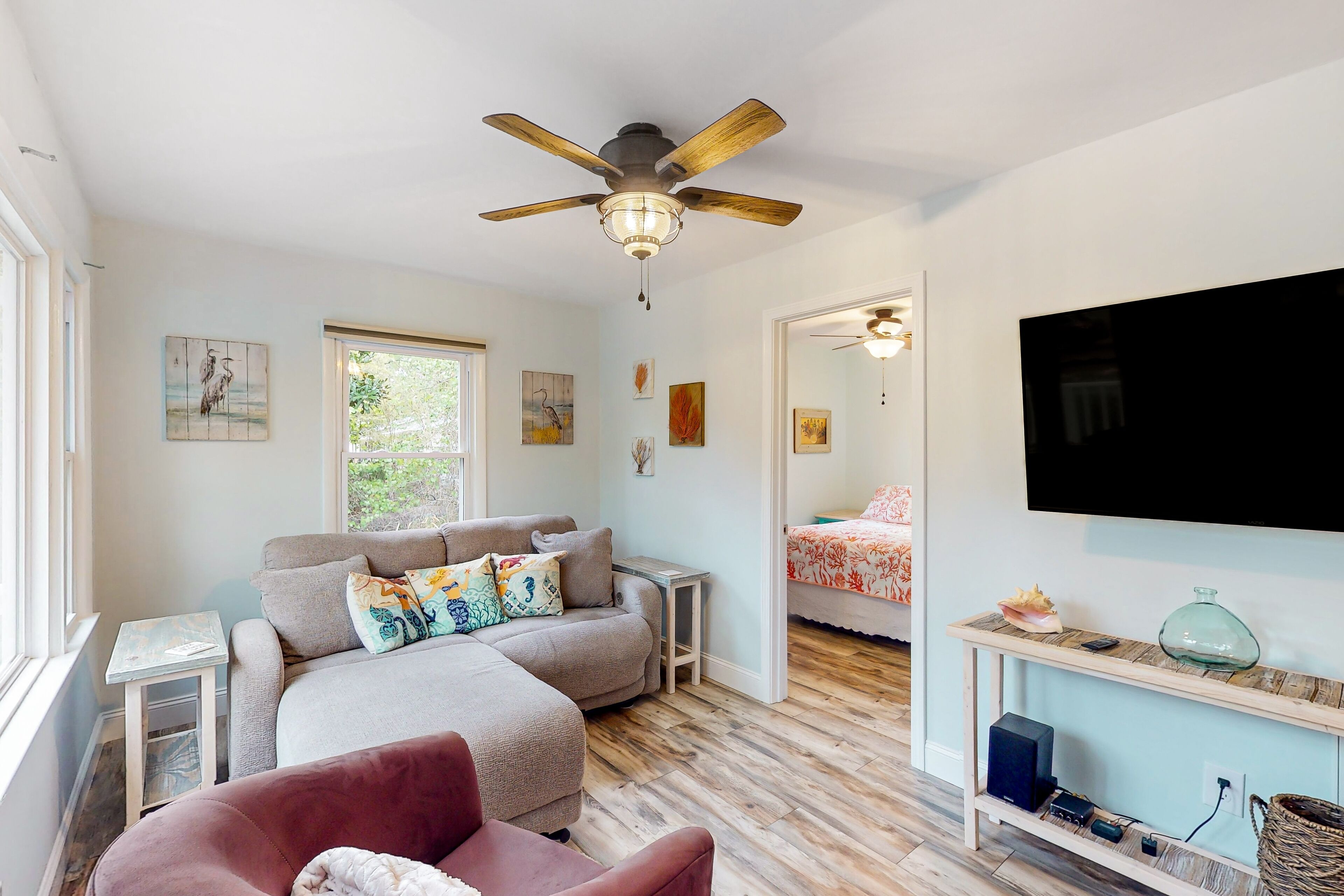 Warm & inviting home with a washer/dryer, gas grill, central AC - near the ocean