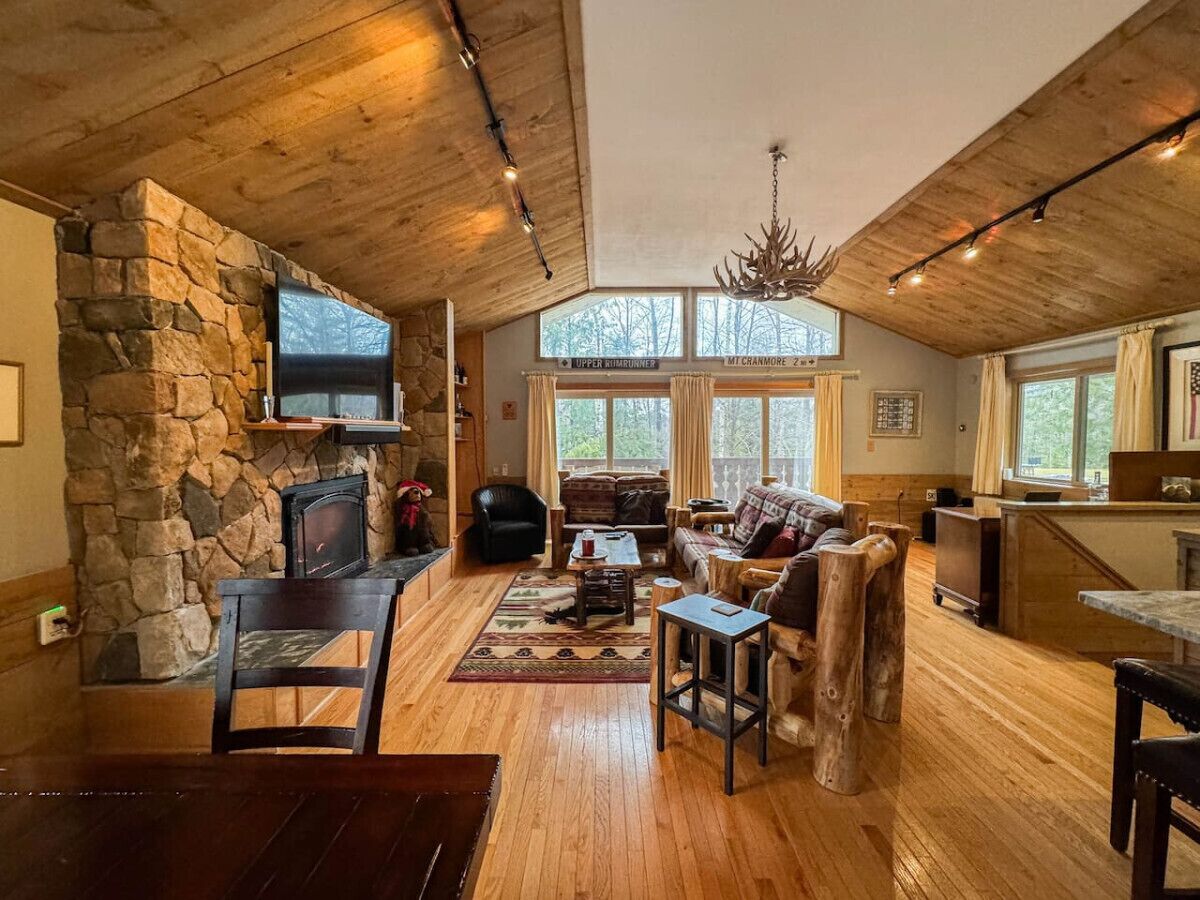 Granite Peak | Spacious Family Home with Hot Tub
